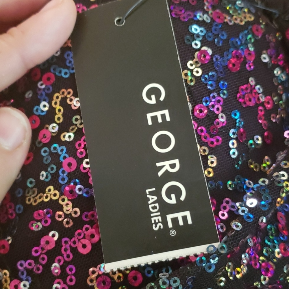 Sparkly Sequin Top. Multicolor. Plus size. - Picture 7 of 7
